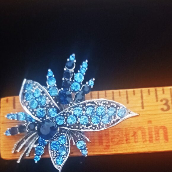 Beautiful Blue Rhinestone Brooch - Picture 4 of 5